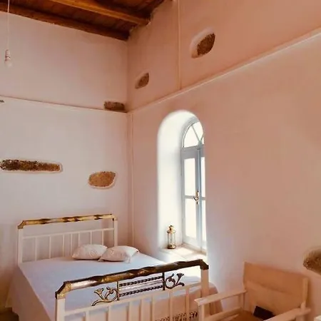 Lejlighed Naxos Mountain Retreat - Tiny House Build On Rock