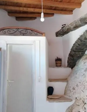 Naxos Mountain Retreat - Tiny House Build On Rock Lejlighed Koronos