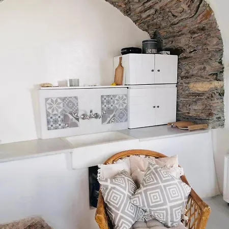 Naxos Mountain Retreat - Tiny House Build On Rock Lejlighed Koronos