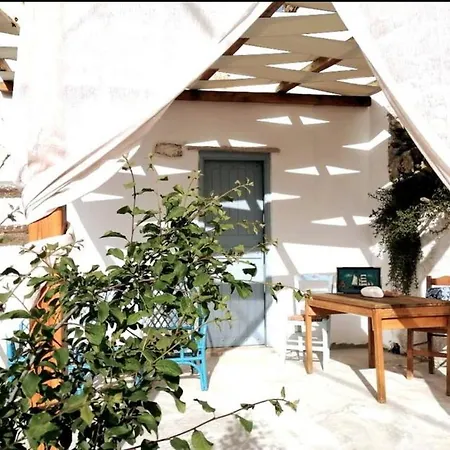 Daire Naxos Mountain Retreat - Tiny House Build On Rock