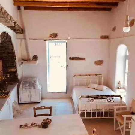 Naxos Mountain Retreat - Tiny House Build On Rock Apartment