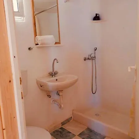 Apartment Naxos Mountain Retreat - Tiny House Build On Rock