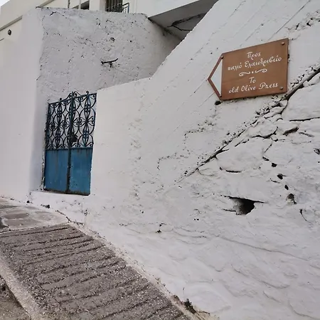 Naxos Mountain Retreat - Tiny House Build On Rock Koronos