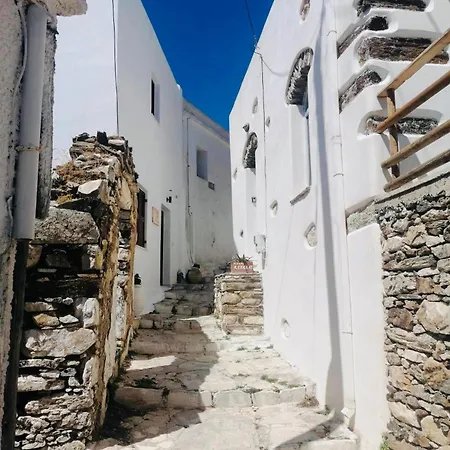 Apartment Naxos Mountain Retreat - Tiny House Build On Rock Koronos